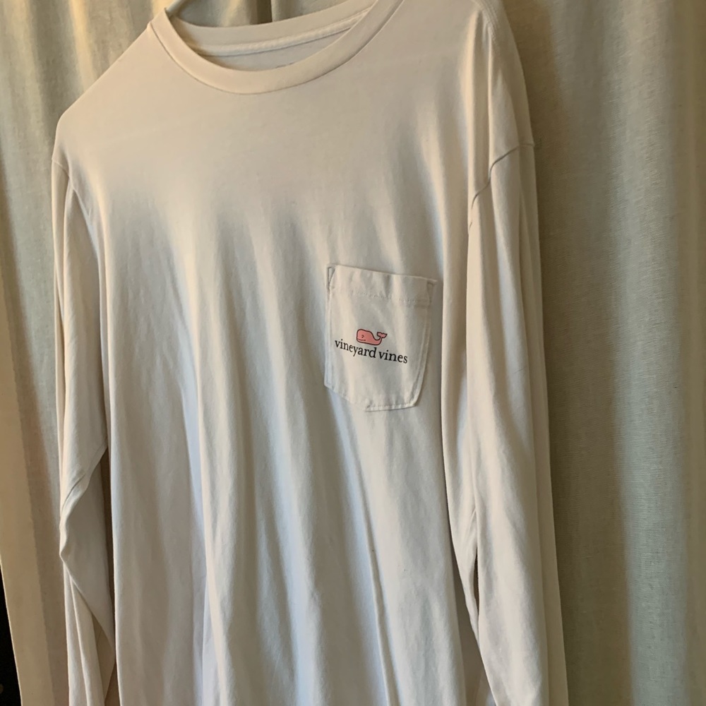 Vineyard Vines logo tee! Size L.